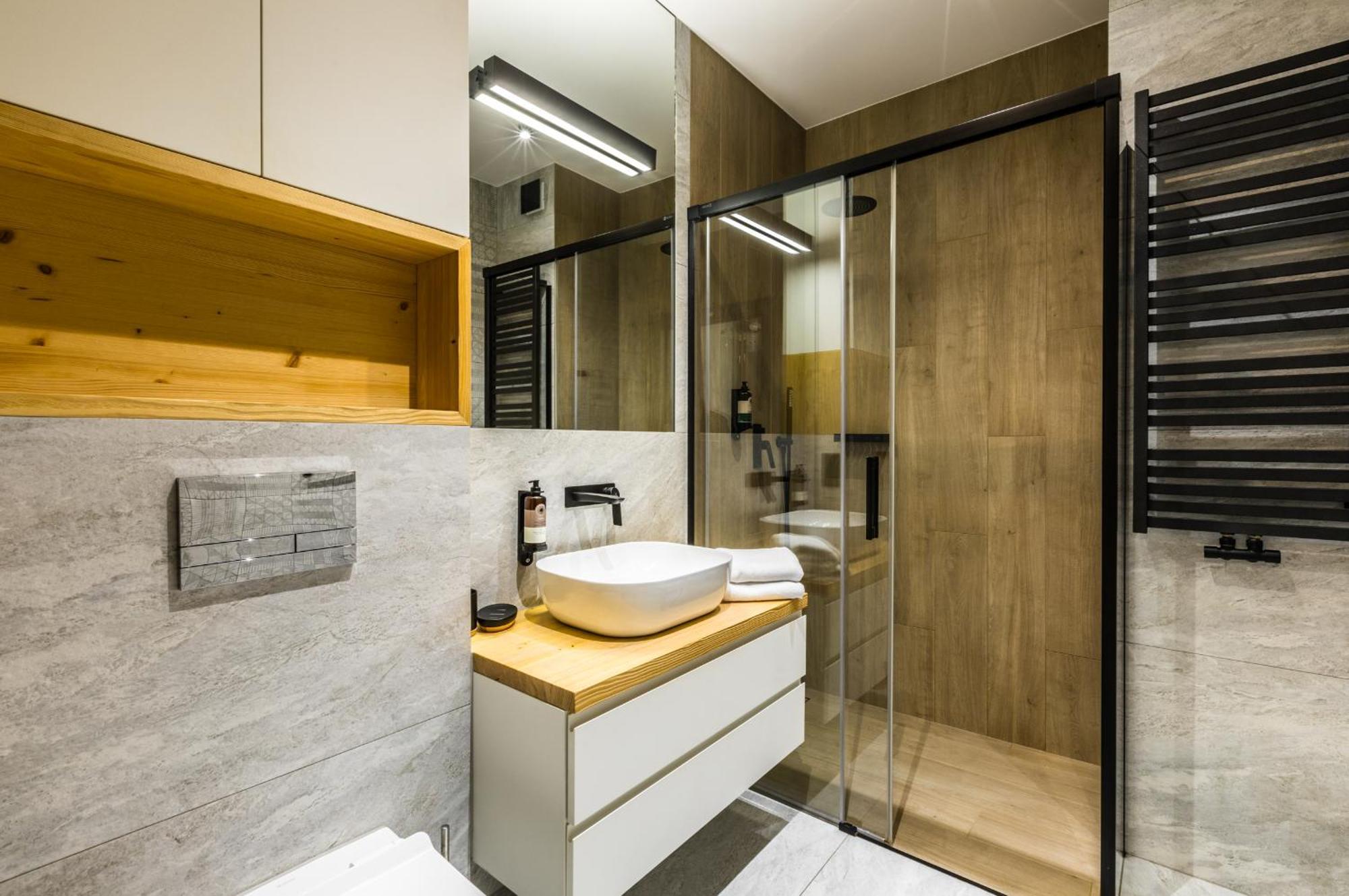 Deluxe One-Bedroom Apartment
