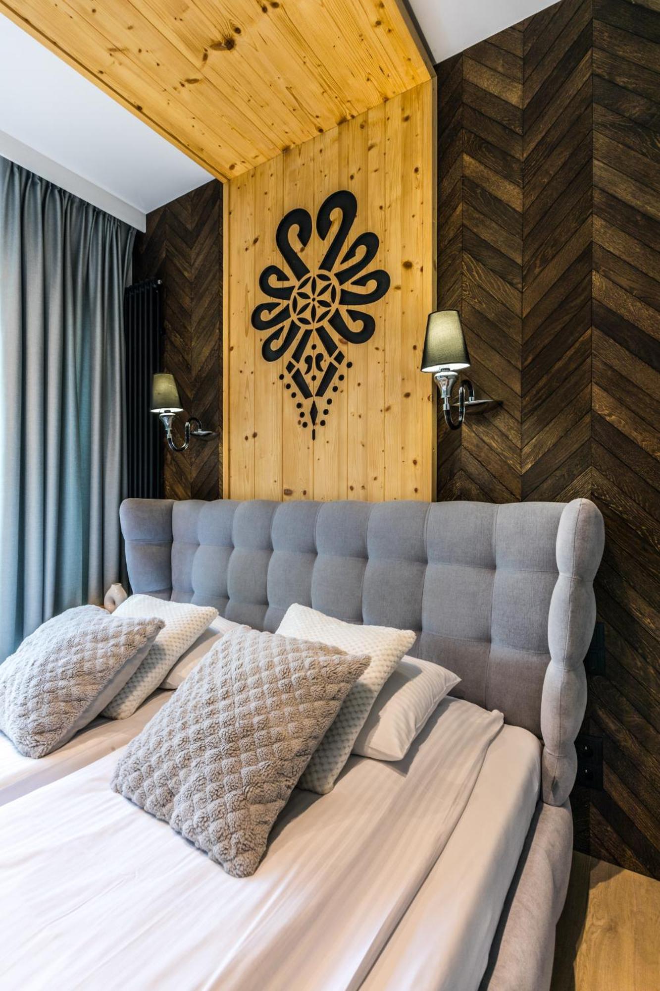 Deluxe One-Bedroom Apartment