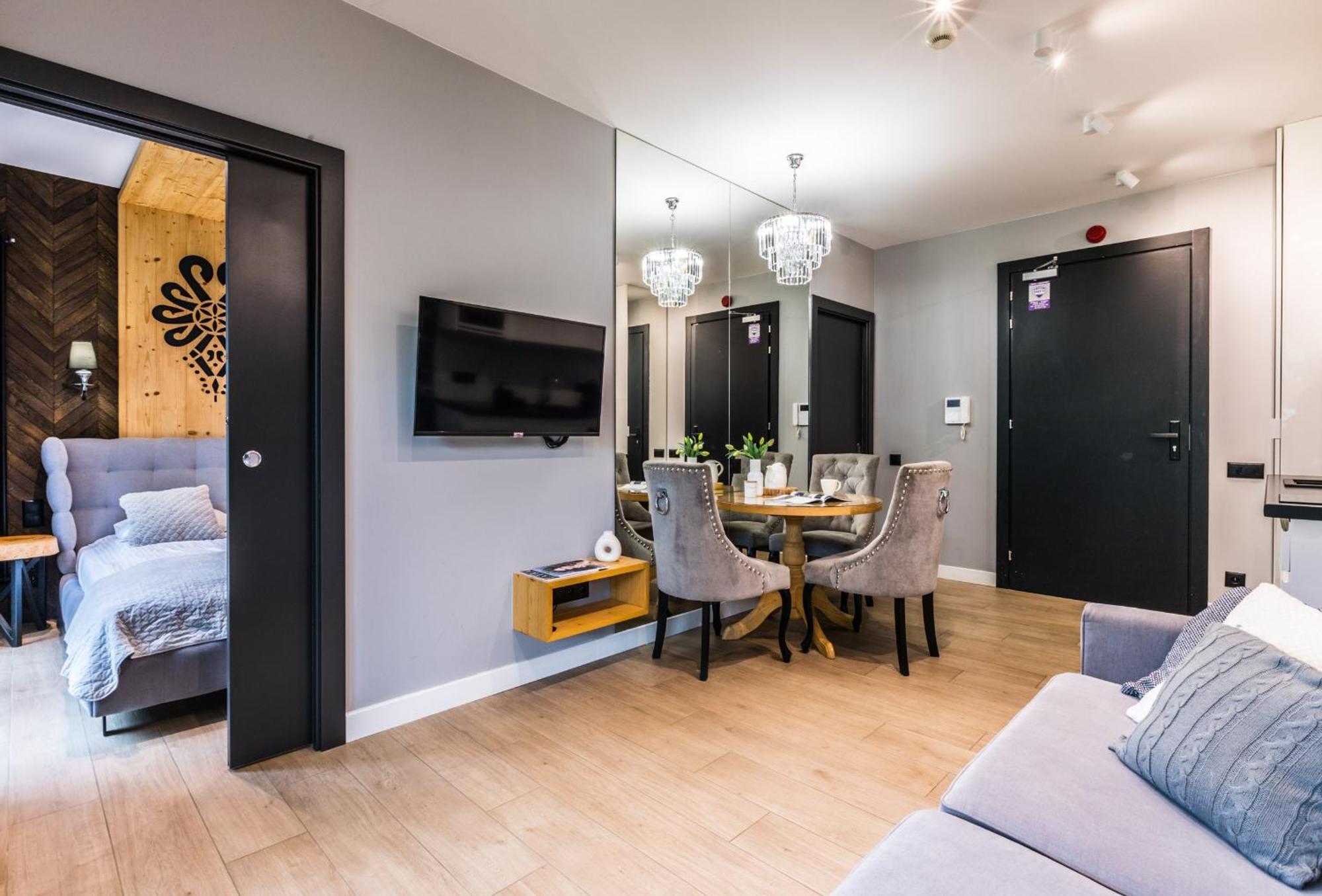 Deluxe One-Bedroom Apartment